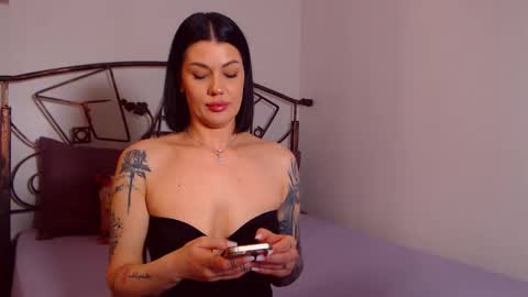 I V Y   online show from April 2026 07:55:02 PM