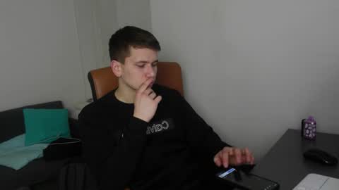 Snapshot of zack_gillian chatting on May 2026 07:31:01 PM ZACK GILLIAN online show from May 2026 07:31:01 PM