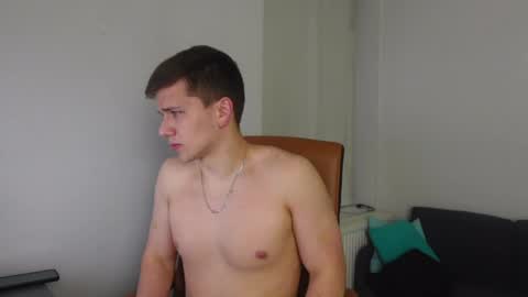Snapshot of zack_gillian chatting on May 2026 07:54:01 PM ZACK GILLIAN online show from May 2026 07:54:01 PM