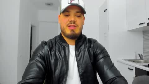 Snapshot of zackconnorsx chatting on October 2025 07:35:02 PM Zack online show from October 2025 07:35:02 PM