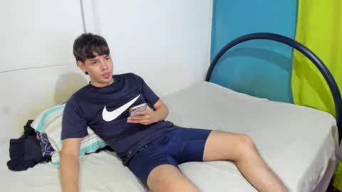 Snapshot of zackmontiel07 chatting on October 2025 09:52:02 AM ZackMontiel07 online show from October 2025 09:52:02 AM