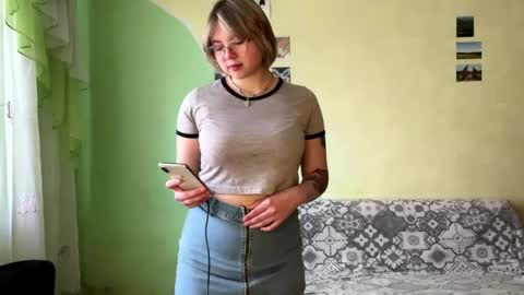 Mia online show from April 2026 02:21:01 PM