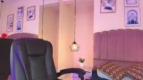 Zafiraa  online show from April 2026 07:29:02 PM