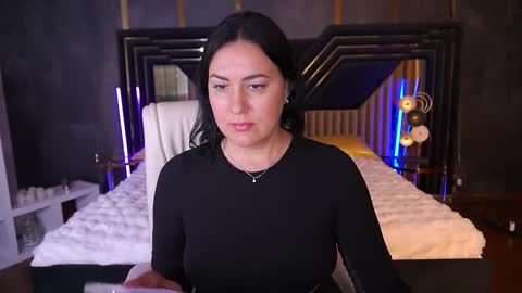 Zafiramoonn online show from November 2025 02:05:02 PM