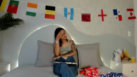 Zafiro and Amber online show from July 2026 01:06:02 PM