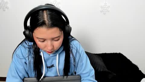 zammii69 online show from February 2026 03:37:02 PM