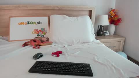 Snapshot of zaraagnes chatting on November 2025 10:03:01 AM Agnes online show from November 2025 10:03:01 AM