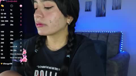 zaradames_ online show from October 2025 04:45:01 AM