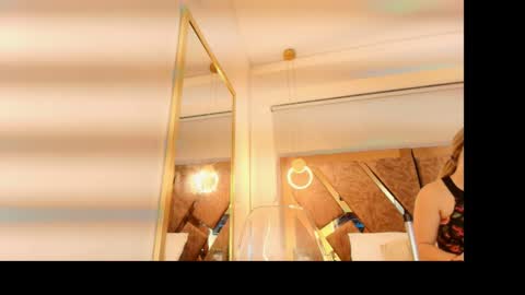 Snapshot of zarah_andrews chatting on November 2025 12:05:02 PM Zarah Andrews online show from November 2025 12:05:02 PM