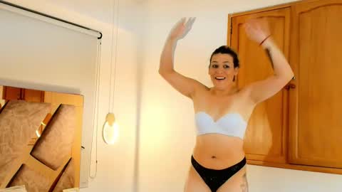 Snapshot of zarah_andrews chatting on December 2025 07:53:02 PM Zarah Andrews online show from December 2025 07:53:02 PM