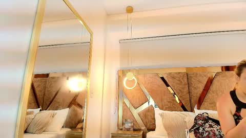 Snapshot of zarah_andrews chatting on December 2025 11:58:02 AM Zarah Andrews online show from December 2025 11:58:02 AM