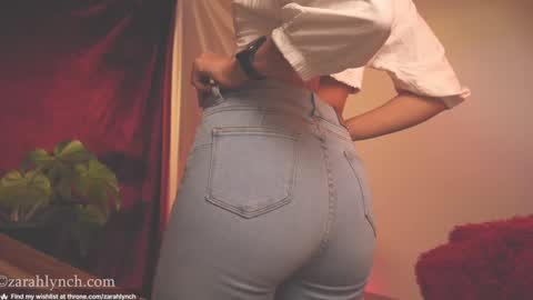 Snapshot of zarahlynch chatting on December 2024 11:50:02 PM Miss Lynch   Next show  2911 online show from December 2024 11:50:02 PM