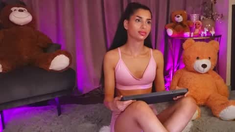 zariaavera online show from May 2026 12:40:02 AM