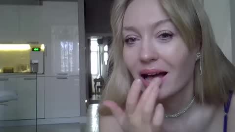 Zarina Swift online show from January 2025 04:44:02 AM