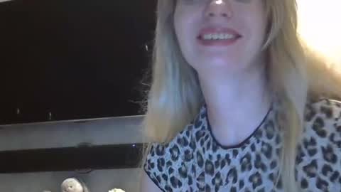 Zarina Swift online show from November 2025 10:40:02 AM