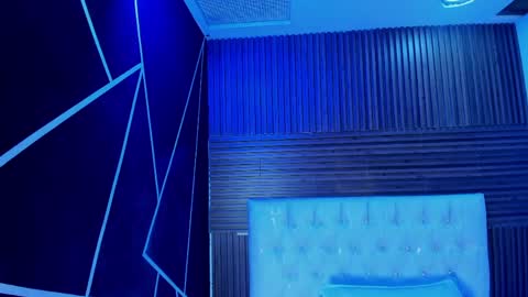 Zarina Waynne online show from April 2026 01:27:01 PM