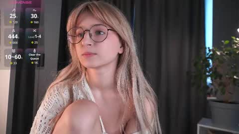 Snapshot of zegoi chatting on October 2025 01:07:01 PM Avi online show from October 2025 01:07:01 PM