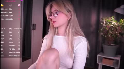 Snapshot of zegoi chatting on November 2025 02:06:02 PM Avi online show from November 2025 02:06:02 PM