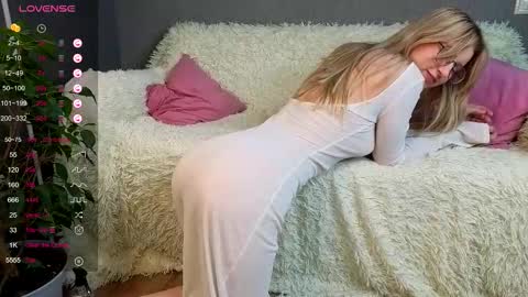 Snapshot of zegoi chatting on November 2025 01:12:02 PM Avi online show from November 2025 01:12:02 PM