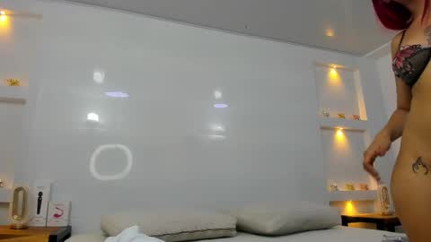 Snapshot of zenda_evans chatting on November 2025 04:00:01 AM Zenda Evans online show from November 2025 04:00:01 AM