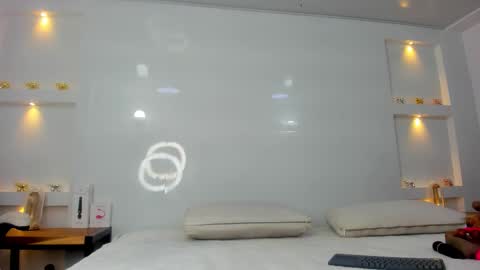 Snapshot of zenda_evans chatting on November 2025 04:02:02 AM Zenda Evans online show from November 2025 04:02:02 AM