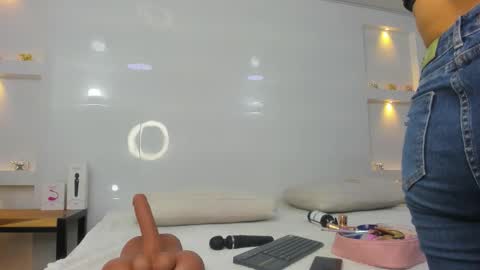 Zenda Evans online show from January 2026 04:16:01 AM