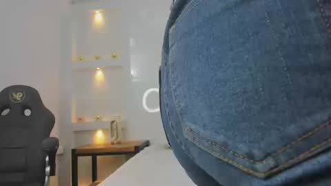 Zenda Evans online show from March 2026 04:28:02 AM