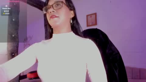 Snapshot of zendaya_dl chatting on May 2026 05:31:02 PM Luciana online show from May 2026 05:31:02 PM