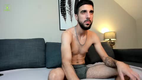 Snapshot of zeyn_edwards chatting on September 2025 05:19:02 AM ZEYN online show from September 2025 05:19:02 AM