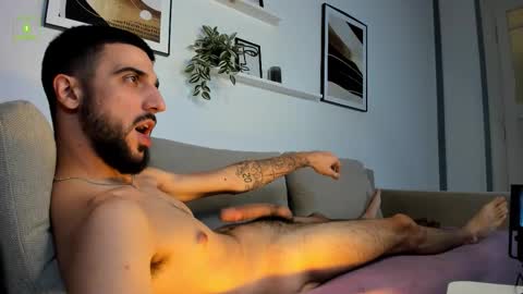 Snapshot of zeyn_edwards chatting on September 2025 04:21:02 PM ZEYN online show from September 2025 04:21:02 PM