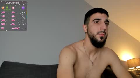 Snapshot of zeyn_edwards chatting on November 2025 12:05:01 PM ZEYN online show from November 2025 12:05:01 PM