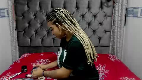 Snapshot of zeynep_20_ chatting on November 2025 12:48:02 PM zeynep_20_ online show from November 2025 12:48:02 PM