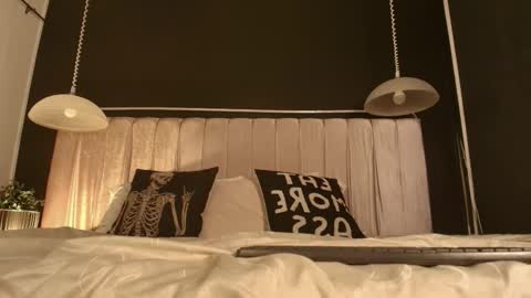 Snapshot of zhally_dee chatting on October 2025 07:43:01 PM zhally_dee online show from October 2025 07:43:01 PM