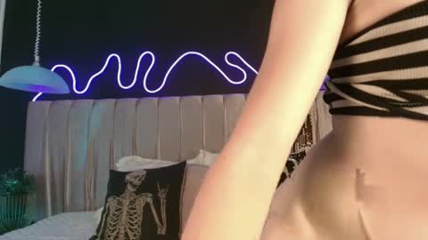 zhally_dee online show from April 2026 08:02:02 PM