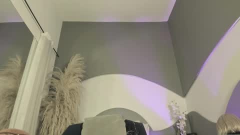 zhally_dee online show from May 2026 11:49:01 AM