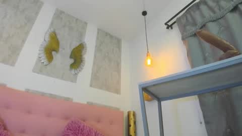 ZHAMIRA  ANDRES online show from December 2025 08:36:02 PM