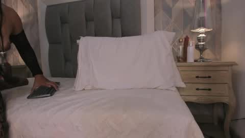 zharia_lux25 online show from April 2026 01:41:01 PM