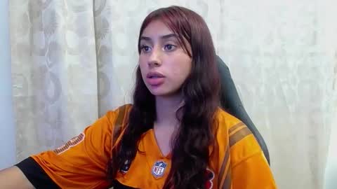 Snapshot of zharyt_sweet chatting on December 2025 01:31:01 PM Zharyt online show from December 2025 01:31:01 PM