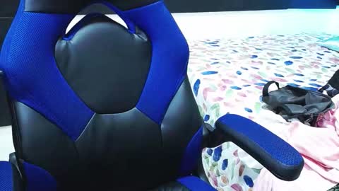 Snapshot of zharyt_sweet chatting on December 2025 07:53:02 PM Zharyt online show from December 2025 07:53:02 PM