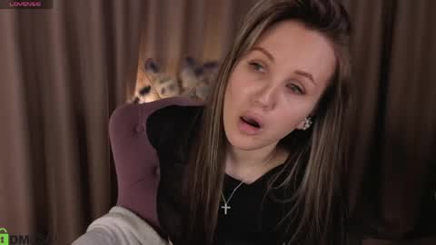 Zlata  Mon Tue Thu Fri Sun Sa GMT 3 0000pm - 0600pm  online show from May 2026 09:06:02 AM