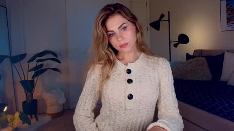 Snapshot of zlicious chatting on December 2024 10:52:01 PM Zara Join next live at 5PM EST online show from December 2024 10:52:01 PM