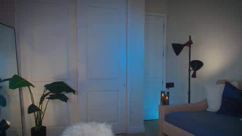 Snapshot of zlicious chatting on September 2025 10:24:01 PM Zara Join next live at 5PM EST online show from September 2025 10:24:01 PM