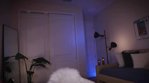 Snapshot of zlicious chatting on November 2025 11:49:02 PM Zara Join next live at 5PM EST online show from November 2025 11:49:02 PM