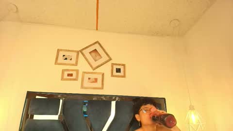 Snapshot of zoe_and_dylan_ chatting on December 2025 12:32:01 PM Zoe and dylan online show from December 2025 12:32:01 PM