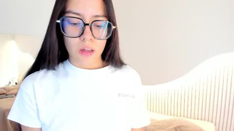 Snapshot of zoe_blunt_one chatting on May 2026 11:17:01 AM zoe_blunt_one online show from May 2026 11:17:01 AM