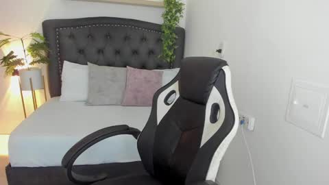 Zoe  online show from January 2025 03:04:01 PM