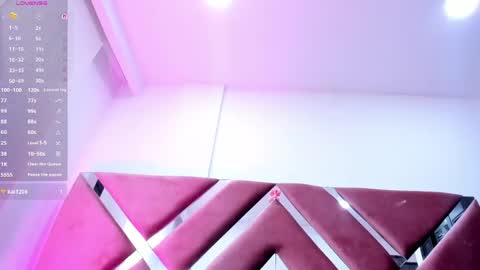 zoe_evaanss_ online show from April 2026 08:26:01 PM