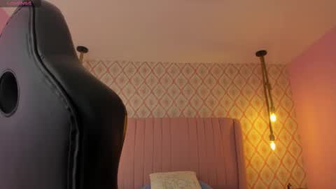 Snapshot of zoe_foster4 chatting on October 2025 07:45:02 PM ZOE online show from October 2025 07:45:02 PM