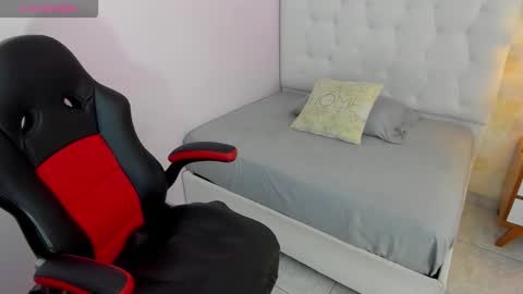 Snapshot of zoe_foster4 chatting on November 2025 12:26:01 PM ZOE online show from November 2025 12:26:01 PM