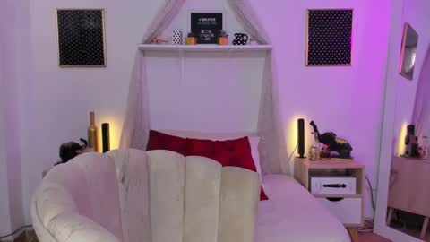 Zoe Gruber online show from October 2025 09:13:01 PM